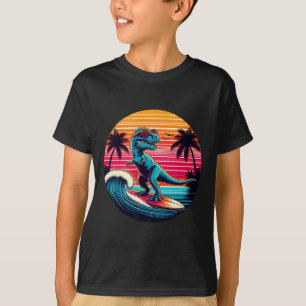 Rolig dinosaur som surfar på retro solnedgång män t shirt