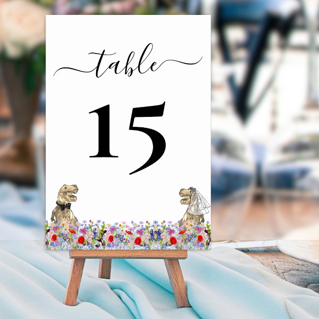 Rolig Dinosaurie Brud & Brudgum Bröllops Bord Numm Bordsnummer (Funny boho Dinosaur bride and groom custom wedding table numbers colorful wildflower meadow florals)
