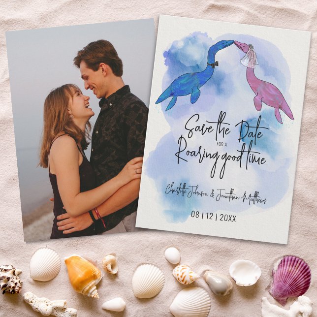 Rolig Dinosaurie Strand Bröllopsfoto Spara Datum Datumet (Funny save the date for a roaring good time dinosaur beach wedding)