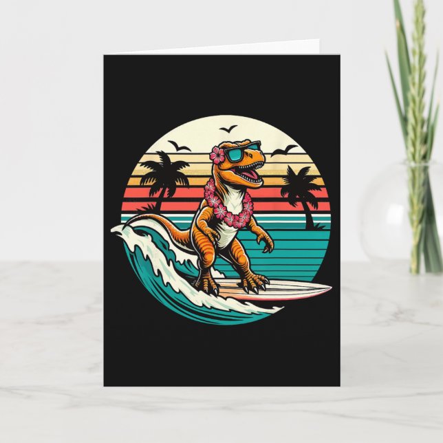 Rolig Dinosaurie Surfbräda Strand Sommar Surfande  Kort (Framsida)