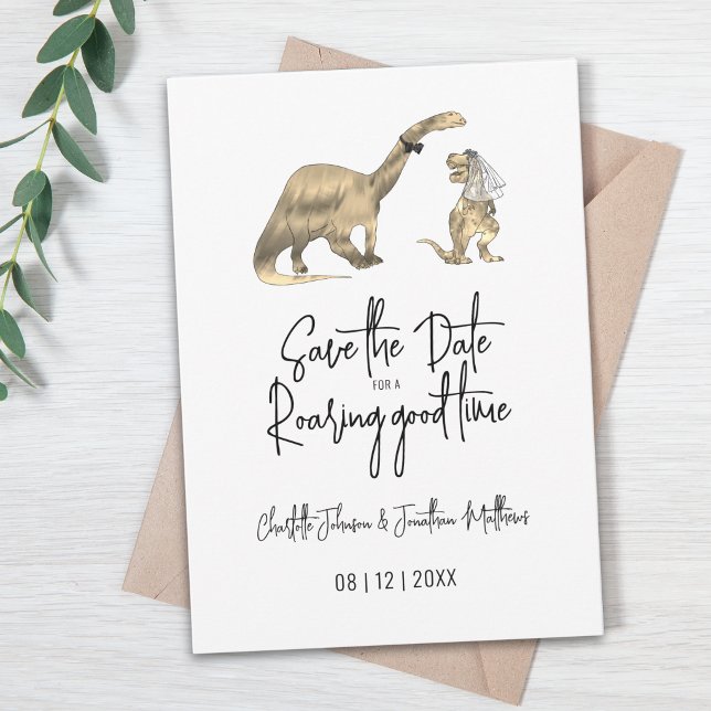 Rolig dinosauriebröllopsinbjudan Spara Datum Datumet (Funny Dinosaur wedding save the date card Brontosaurus groom T-Rex bride)