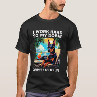 Rolig Doberman-design Jag Jobbar Hårt Doberman-äls T Shirt