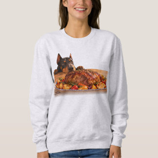 Rolig Doberman som spanar på rostbiff T Shirt