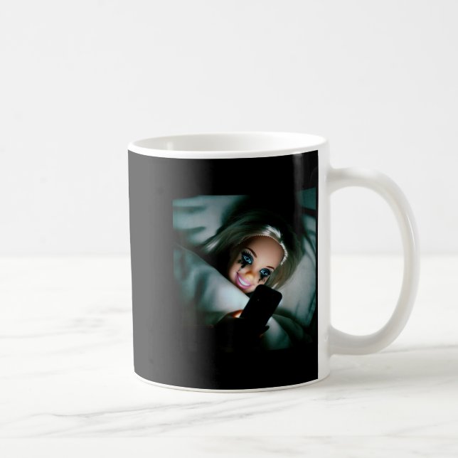 Rolig Docka Gråtande Ansikte Meme Rullande Sarksat Kaffemugg (Höger)