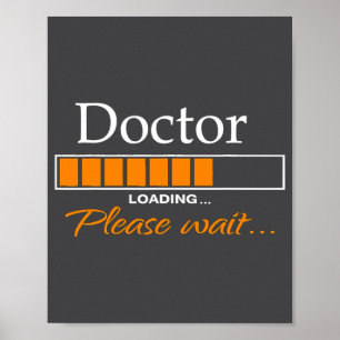 Rolig doktor laddar läkarutrustning Ny Poster