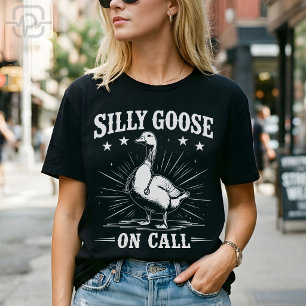 Rolig Dumma Gås Jourhavande Sjuksköterska Medicins T Shirt