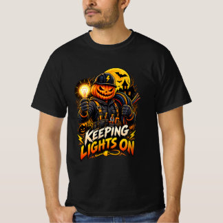 Rolig elektriker som håller lampor tända på Hallow T Shirt