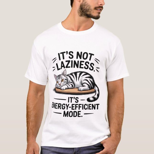 Rolig "Energisnål Mode" Lat Katt 🔋🐈 T Shirt (Framsida)