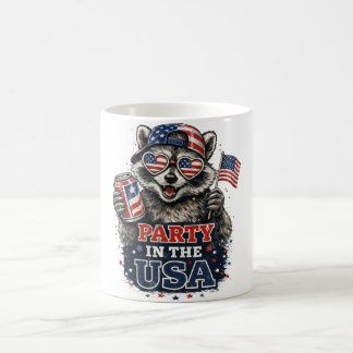 Rolig fest i USA:s patriotiska tvättbjörn T-shirt Kaffemugg