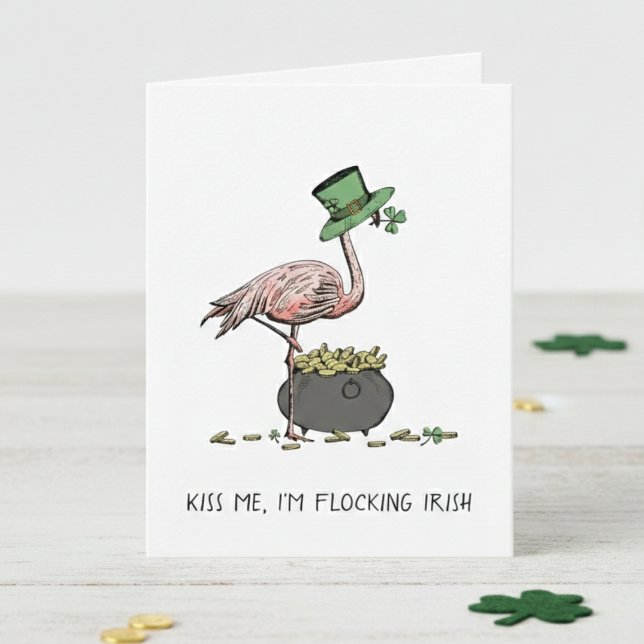 Rolig Flamingo St. Patricksdag-kort Kort (Lucky Kiss Me I'm Irish Funny St Patrick's Day Cards. Pink Flamingo, Green Clover, Leprechaun Hat)
