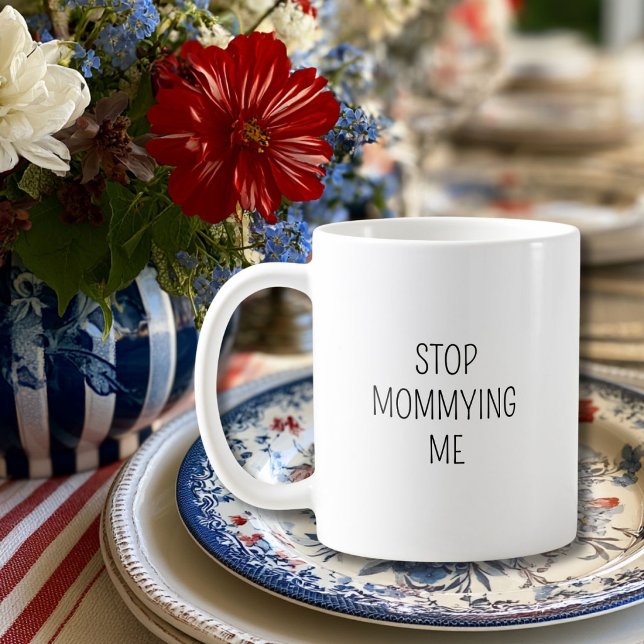 Rolig Födelsedag ‘Sluta Mamma Mig’ Minimalistisk  Kaffemugg (Skapare uppladdad)
