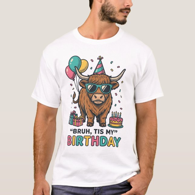 Rolig födelsedagshöglands ko födelsedagsfirande de t shirt (Framsida)