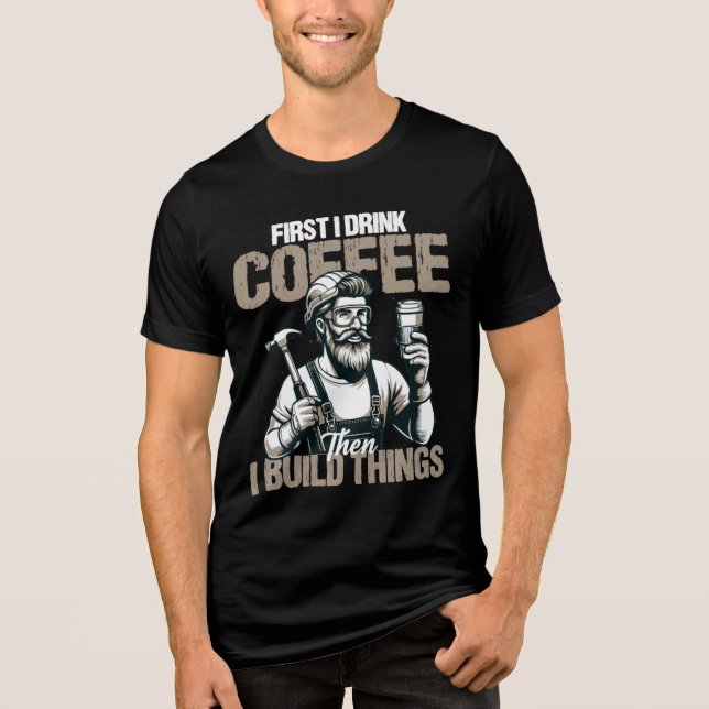 Rolig Först Dricker Jag Kaffe Sedan Bygger Jag Sak T Shirt (Framsida)