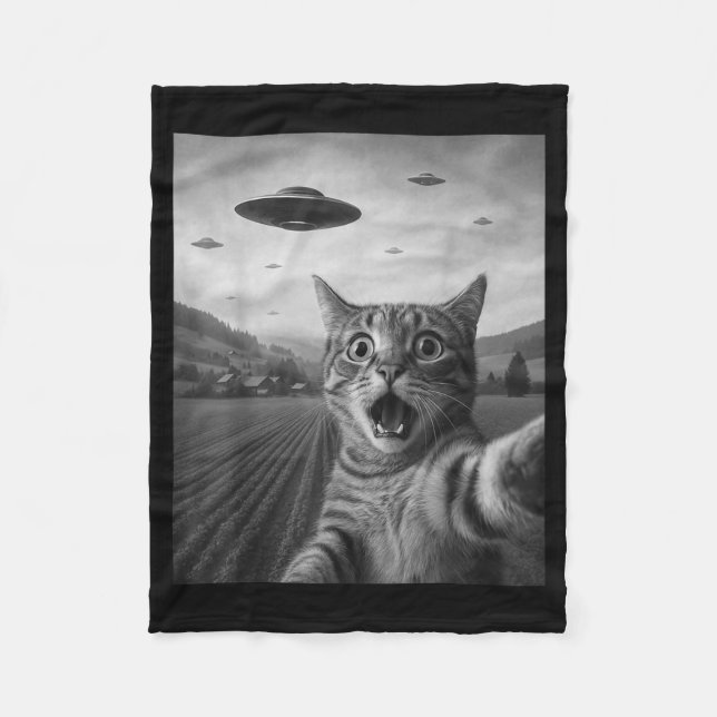 Rolig Förvånad Ed Katt Selfie Med Alien Ufo Katt U Fleecefilt (Framsidan)