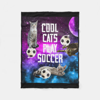 Rolig fotbollsdesign som säger katter fleecefilt