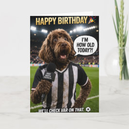 Rolig fotbollsfödelsedagskort Hund VAR skämt Kort