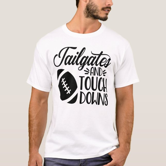 Rolig fotbollströja Tailgates och touchdowns T Shirt (Framsida)