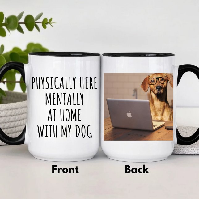 Rolig Fysiskt Här Mentalt Hemma Med Min Hund Mugg (Skapare uppladdad)