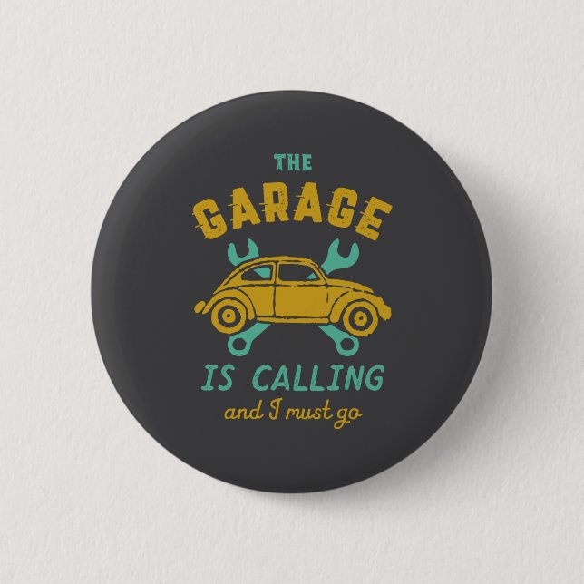 Rolig gammal bilmekaniker garaget ropar  knapp (Framsida)