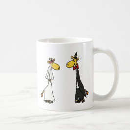 Rolig giraffbrud- och brudgumbrölloptecknad kaffemugg