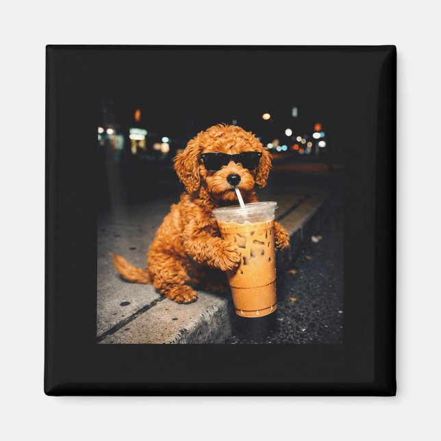 Rolig Goldendoodle Dricker Iced Coffee Djur Mem Magnet (Framsidan)