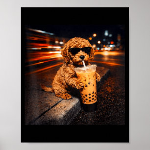 Rolig goldendoodle dricker iskaffe djur mem poster