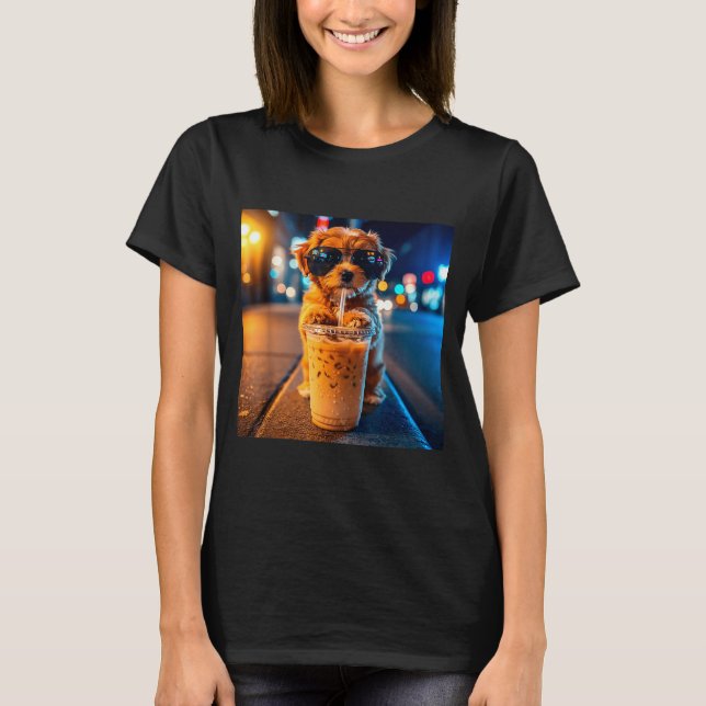 Rolig goldendoodle dricker iskaffe djur mem t shirt (Framsida)