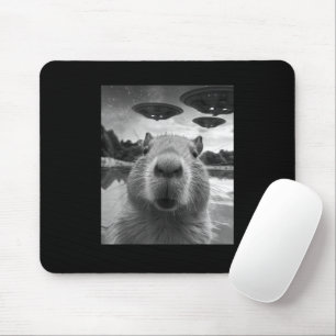 Rolig grafisk capybara-selfie med UFO:er konstig Musmatta