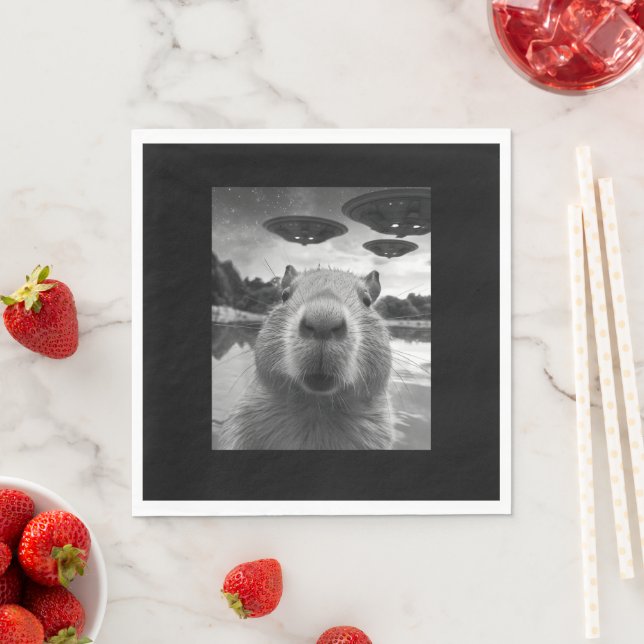 Rolig grafisk capybara-selfie med UFO:er konstig Pappersservett (Insitu)