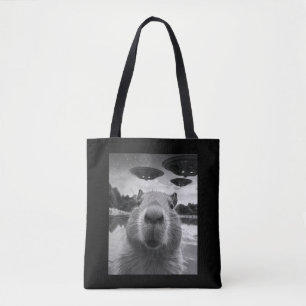 Rolig grafisk capybara-selfie med UFO:er konstig Tygkasse