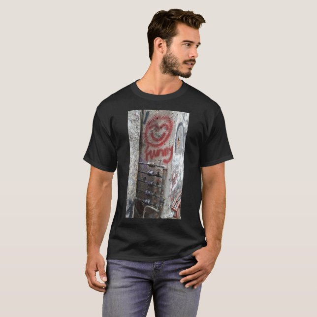 Rolig grafittiTeeshirt Tee (Hel framsida)