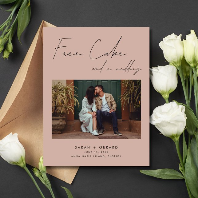 Rolig Gratis Tårta Bröllopsfoto Spara Datumet Meddelande Vykort (Funny Free Cake Wedding Photo Save the Date Announcement Postcard)