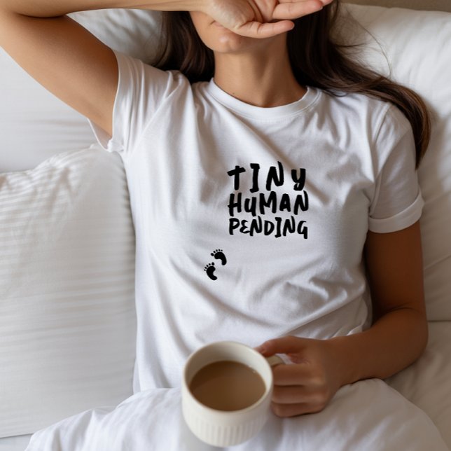 Rolig graviditet fingeravtryck svart T-Shirt (The playful saying "Tiny Human Pending" adds a touch of humor )