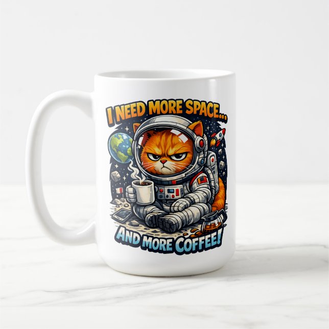 Rolig Grinig Katt, Behöver Mer Utrymme Och Mer Kaf Kaffemugg (Vänster)