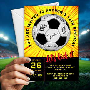 Rolig gul anpassad text på fotboll födelsedag  inbjudningar