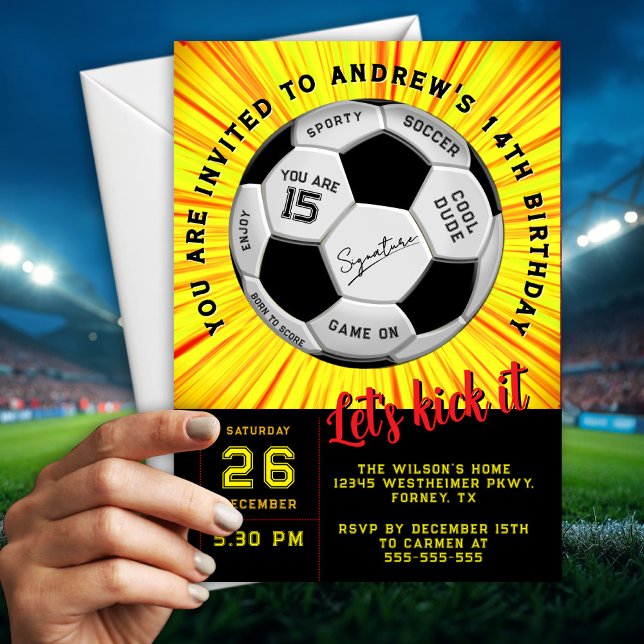 Rolig gul anpassad text på fotboll födelsedag  inbjudningar (Skapare uppladdad)