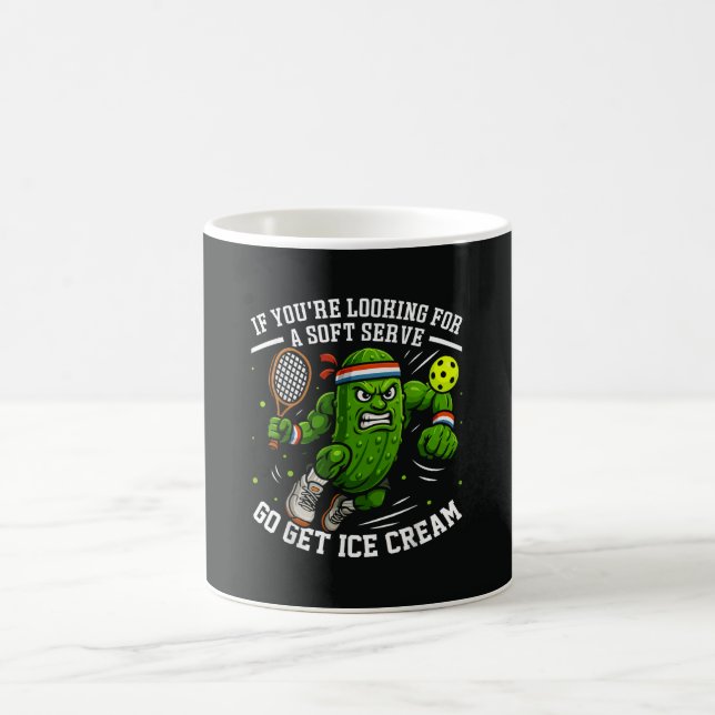 Rolig Gurka Spelar Pickleball Kaffemugg (Center)