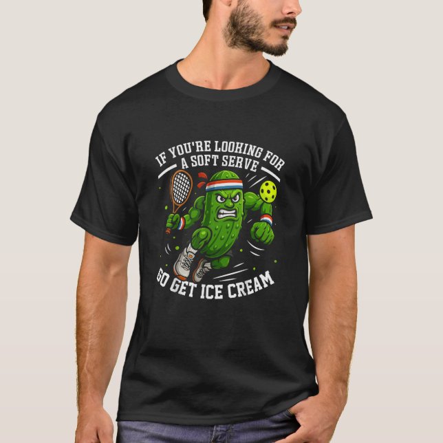 Rolig Gurka Spelar Pickleball T Shirt (Framsida)