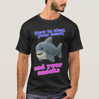 Rolig haj här för att stjäla ditt hjärta och snack t shirt