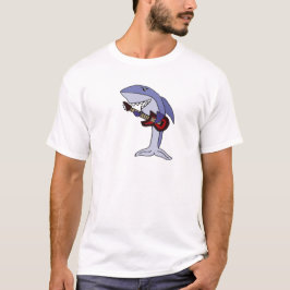 Rolig haj som leker den röda gitarren t-shirt