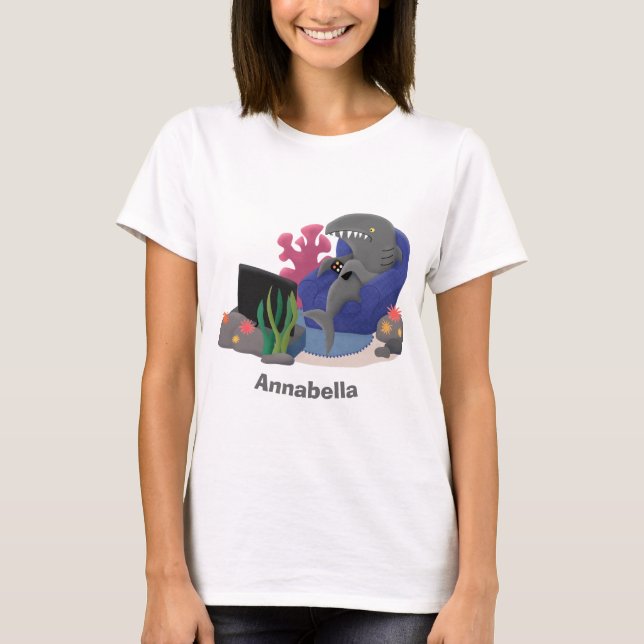 Rolig haj som tittar på TV-serieteckning T Shirt (Framsida)
