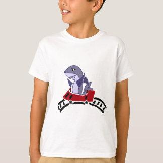 Rolig hajridning på berg- och dalbana tee shirt