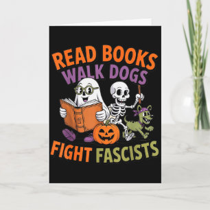 Rolig Halloween Aktivist Läs Böcker Gå Hundar Kämp Kort