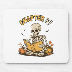 Rolig Halloween-skelett som läser bok 67 memes _1 Musmatta