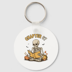 Rolig Halloween-skelett som läser bok 67 memes _1 Nyckelring