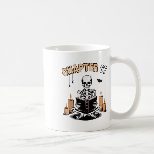 Rolig Halloween-skelett som läser bok 67 memes _2  Kaffemugg (Höger)