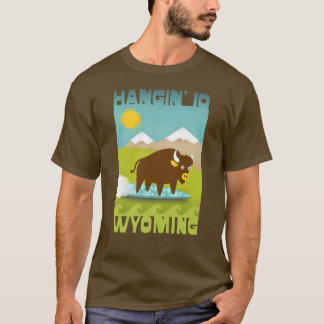 Rolig hängande 10 surfing bison berg Wyoming T Shirt