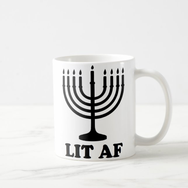 Rolig hanukkah chanukah menora tänd af kaffemugg (Höger)