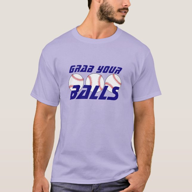 Rolig "hastigt grepp dina bollar" med baseball t shirt (Framsida)