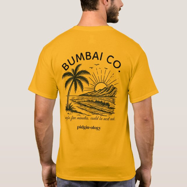 Rolig Hawaiian Pidgin Bumbai Co. Retro Surf Guld T Shirt (Baksida)